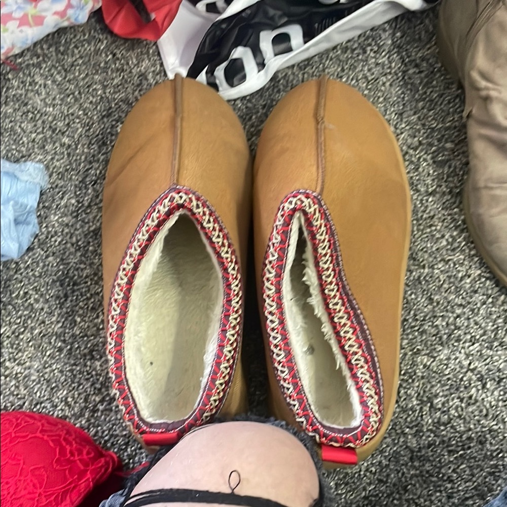 Amazon Women's Tan and Red Slippers